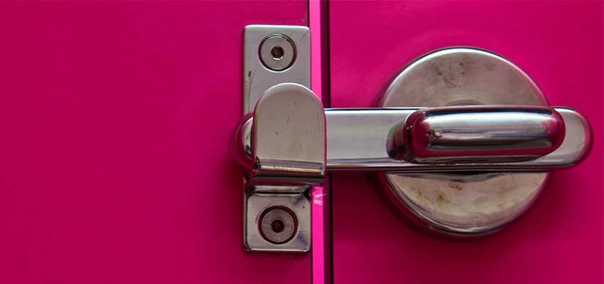 Childproof Gate Lock in La Crescenta-Montrose, California