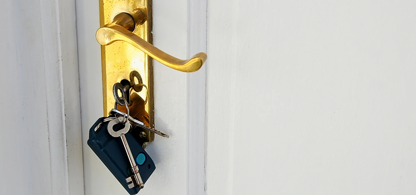 Broken Door Key Extraction in La Crescenta-Montrose, CA